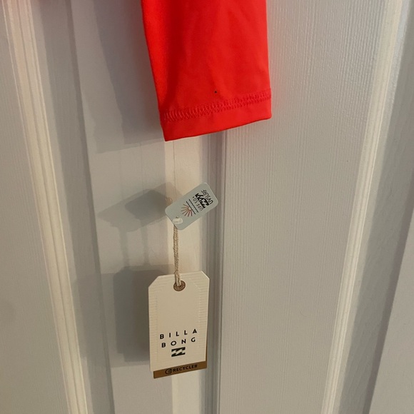 Billabong Rash Guard - Picture 2 of 3